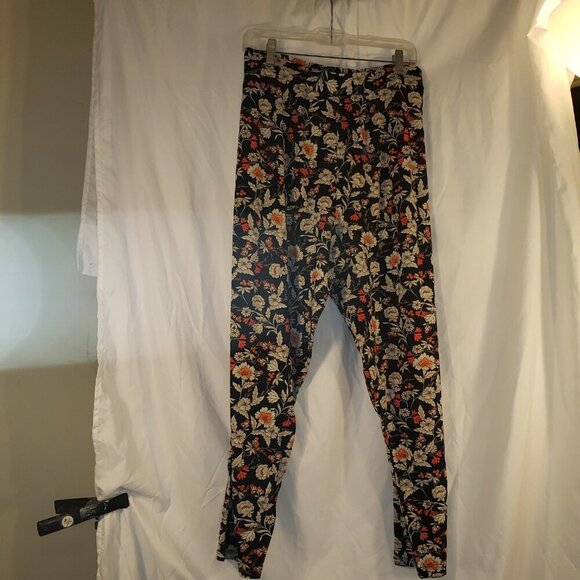 CAPSULE Floral Print Leggings - Black/Red/White - Size 24 - Picture 3 of 8